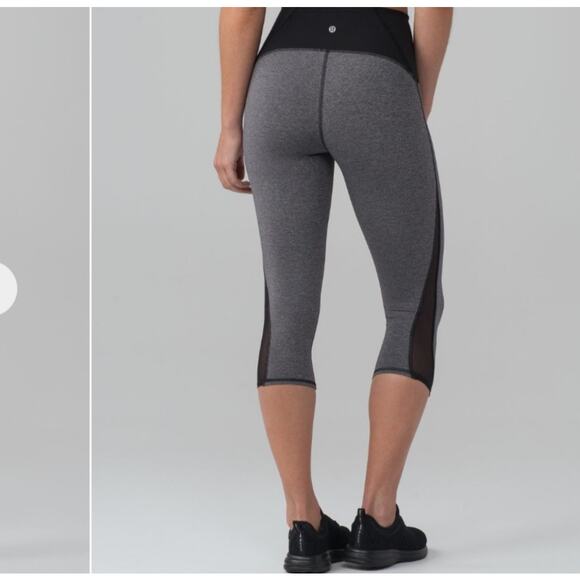 Lululemon Train Times Crop 17" Heathered Black Leggings in Size 8 - Picture 3 of 11